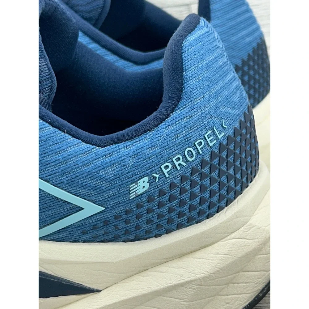 New Balance model jogging